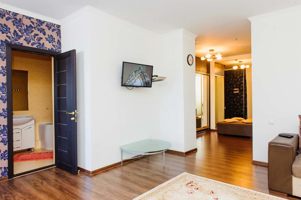 Apartment Lazurniy Asztana Kültér fotó